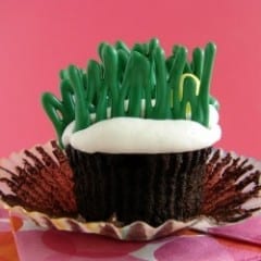 Easter Egg Hunt Cupcakes from @KatrinasKitchen