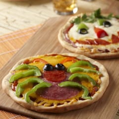Spooky Pizza from Hostess with the Mostess @katrinaskitchen